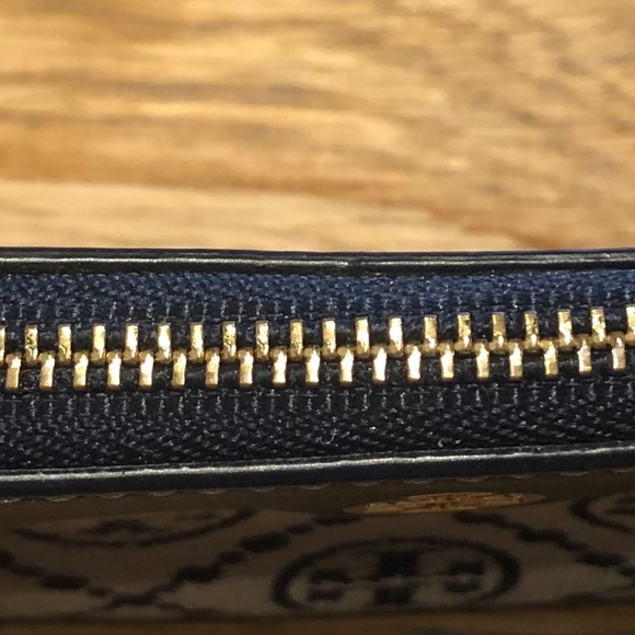 Tory Burch jacquard zippered coin purse /card case with key chain - Picture 4 of 5